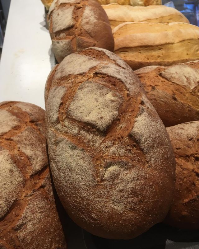 🥨Surdegsbröd med solrosfrön & kruskakli 39kr😍
Klassiskt nötknyte 18kr😍🥨